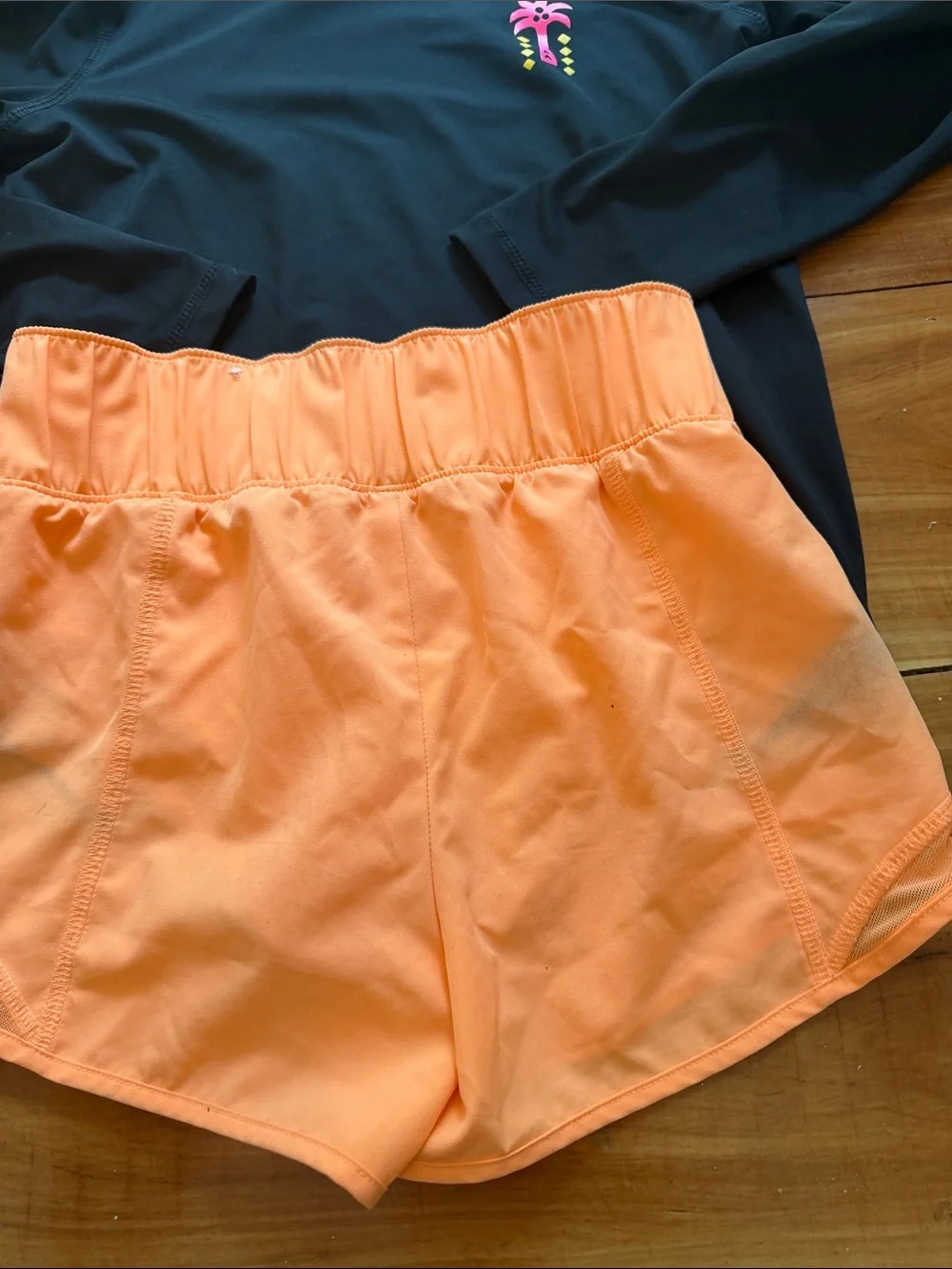 Cat and Jack Girls Swim Set, Size 8/10, Like New, Rash Guard and Shorts 🧡🖤